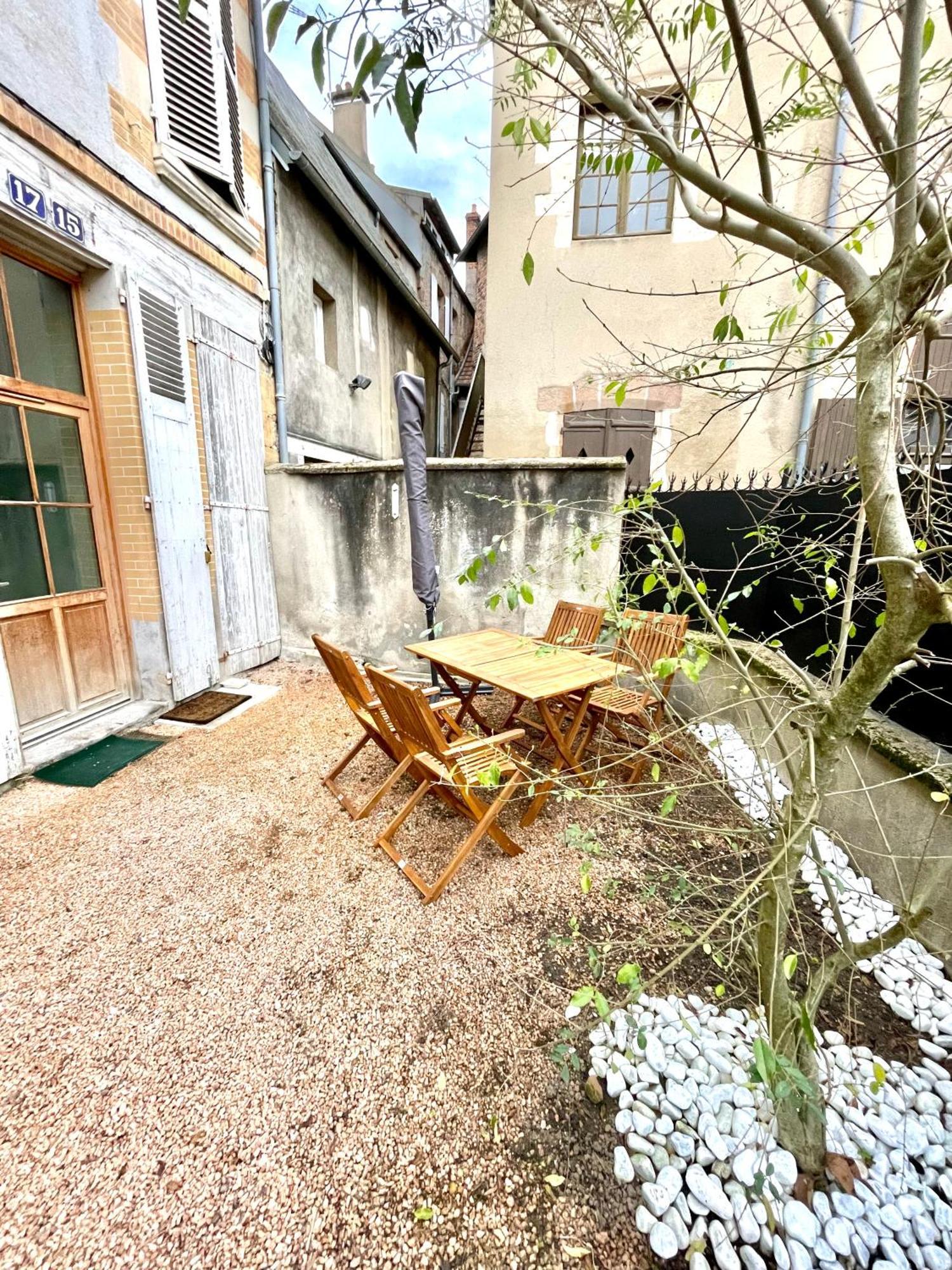 La Maison Des Cours - Wifi - Centre Ville Moulins  Exteriör bild